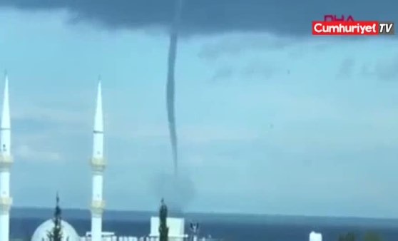 Girne açıklarında dev hortum (19.04.2019)(Video Haber)