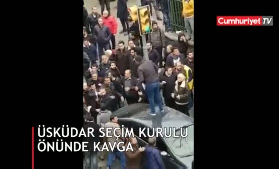 Üsküdar seçim kurulu önünde kavga çıktı, polis müdahale etti