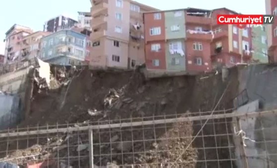 Kağıthane'de binanın çökme anı kamerada