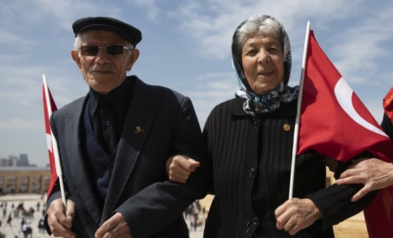 Anıtkabir'de 23 Nisan... Yurttaş Ata'sına koştu