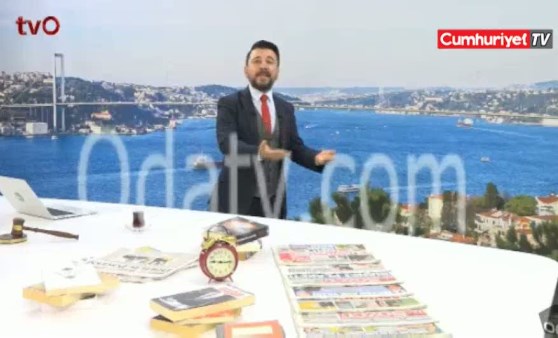 CHP'yi eleştirirken kulaklıktan gelen sesle şoke oldu