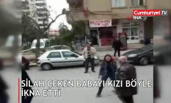 Silah çeken babayı kızı böyle ikna etti