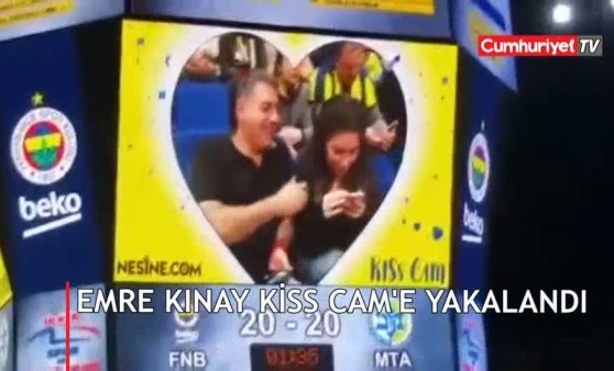 İyi Parti adayı Emre Kınay Kiss Cam'e yakalandı