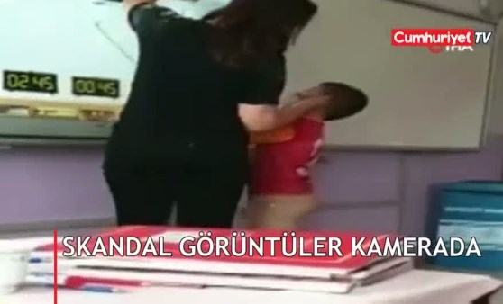 Sınıfta öğretmenin skandal görüntülerini öğrenciler gizlice cep telefonuna kaydetti