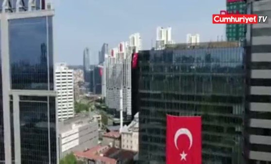 Maslak'ta gökdelenler kırmızı - beyaz (18.05.2019)