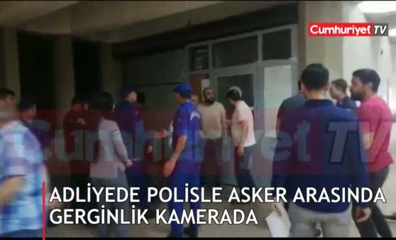 Polisle askerin yol verme kavgası