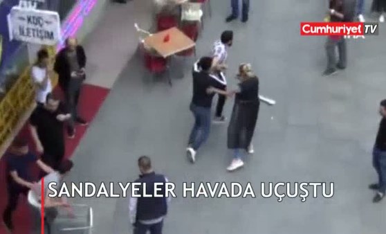 Sandalyeler havada böyle uçuştu