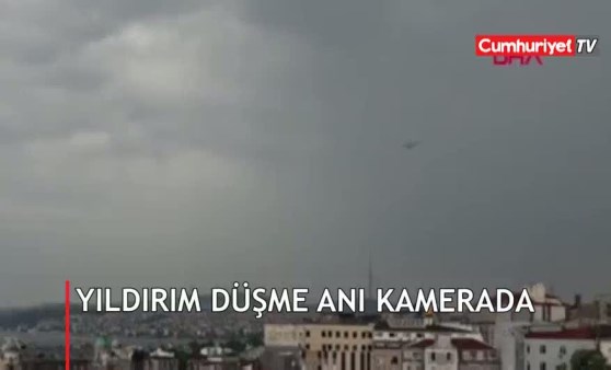 Çamlıca'da yıldırım düşmesi böyle görüntülendi