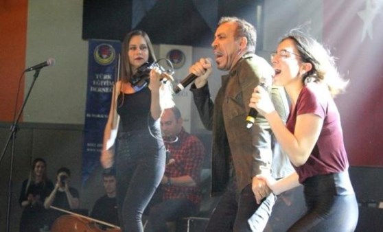 Haluk Levent ve selebral palsi hastası Gizem’den anlamlı düet