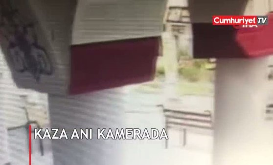 Freni boşalan halk otobüsü binaya çarptı...Kaza anı kamerada