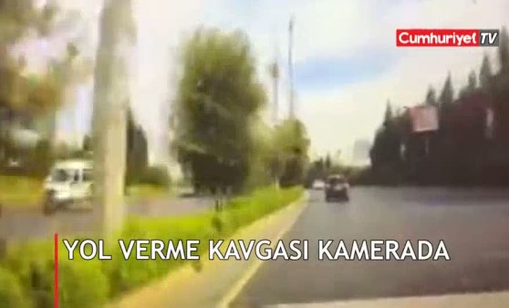 Yol verme kavgası kamerada