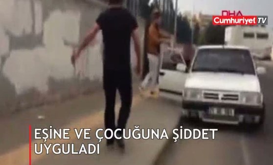 Eşine ve çocuğuna yolda şiddet uyguladı