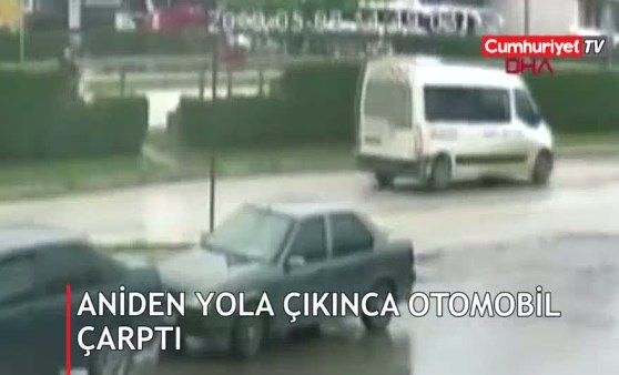 Aniden yola çıkınca otomobil çarptı