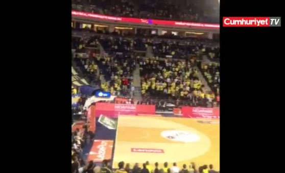 Fenerbahçe - Galatasaray maçında 'hak hukuk adalet' sloganları