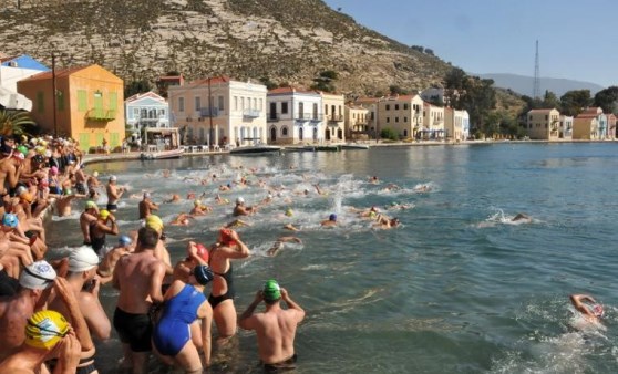 Meis'ten Kaş'a barış ve dostluk için kulaç attılar