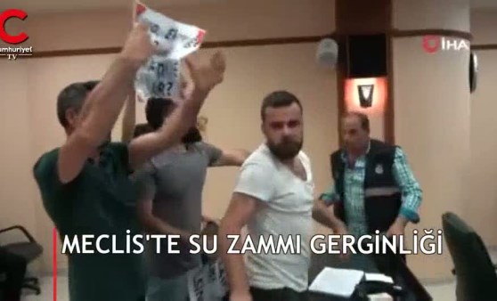 Gırtlağına çöktü! Meclis'te su zammı gerginliği