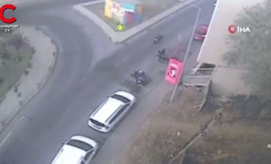 Şişli’de motosikletli gaspçılar kamerada