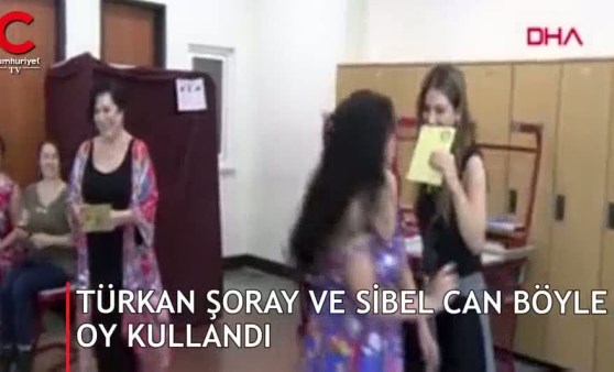 Türkan Şoray ile Sibel Can 15 dakika kala oy kullandı