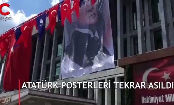 İBB'ye Atatürk posterleri tekrar asıldı