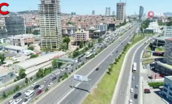 Avrasya Tüneli'nde oluşan trafik yoğunluğu havadan görüntülendi