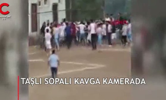 Dostluk maçında taşlı sopalı kavga