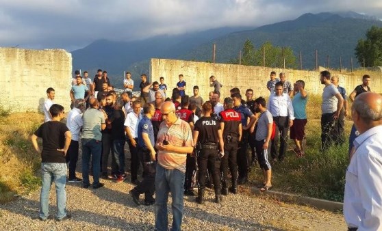 Amatör küme maçı karıştı, hakemleri polis çıkardı