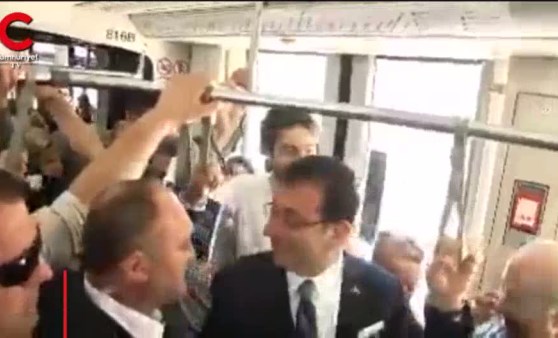 Tramvaya binen İmamoğlu yurttaşlarla böyle sohbet etti