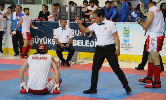 Kick Boks Türkiye şampiyonasına kadın hakemler damgasını vurdu!