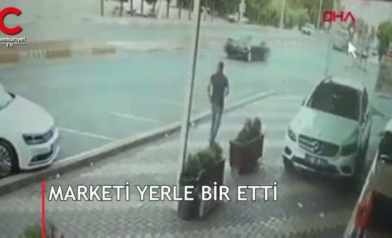 Boğanın markete girdiği o anlar kamerada