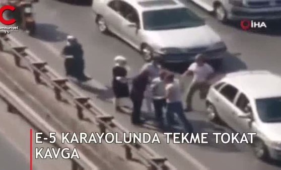 E-5 karayolunda tekme ve tokatlı kavga kamerada