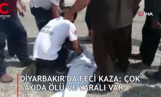 İki araç kafa kafaya çarpıştı: Çok sayıda ölü ve yaralı var