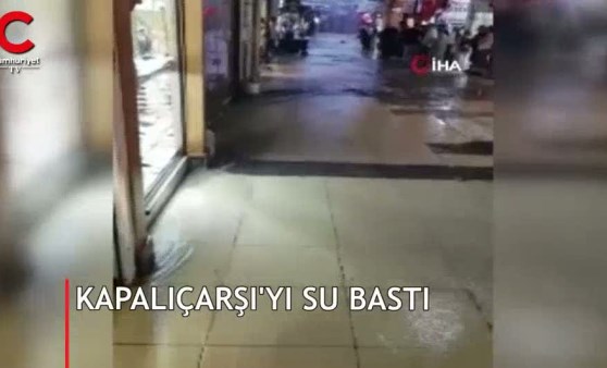 Sağanak yağış sonrası Kapalıçarşı'yı su bastı