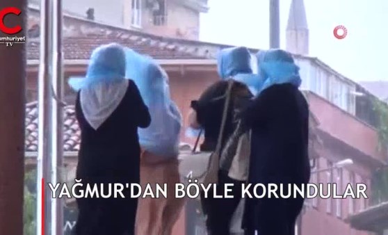 Sağanak ve fırtına Bursa'yı da vurdu... Yağmurdan böyle korundular