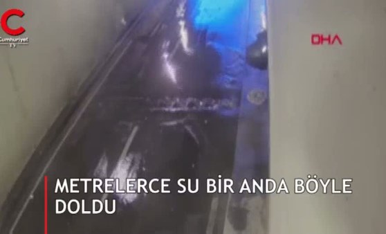 Eminönü'nde sel baskını güvenlik kamerasında