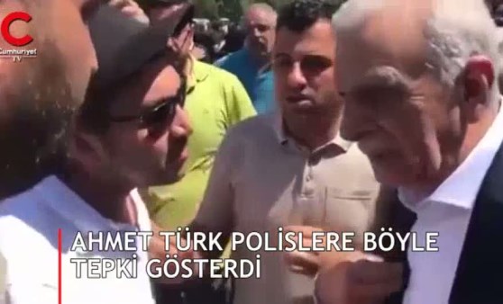 Ahmet Türk belediye binasına almayan polislere tepki gösterdi