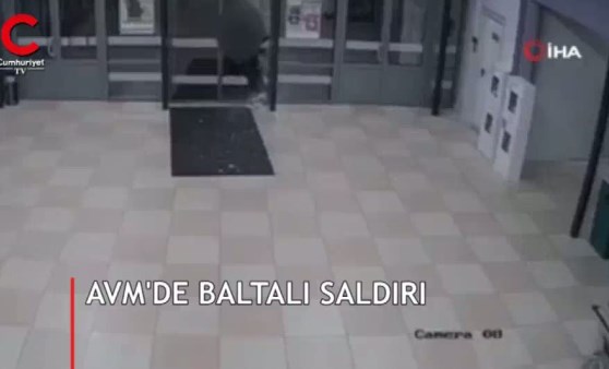 AVM'ye baltalı saldırı