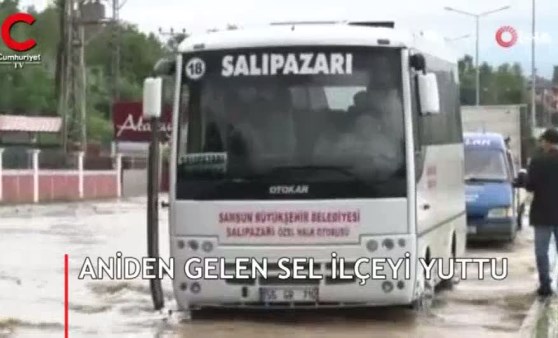 Aniden gelen sel bir ilçeyi yuttu