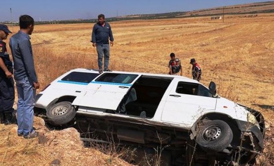 Gaziantep'te öğrenci servisi devrildi: 8’i çocuk 10 yaralı