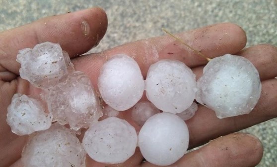 Antalya'da Ağustos ayında dolu yağdı