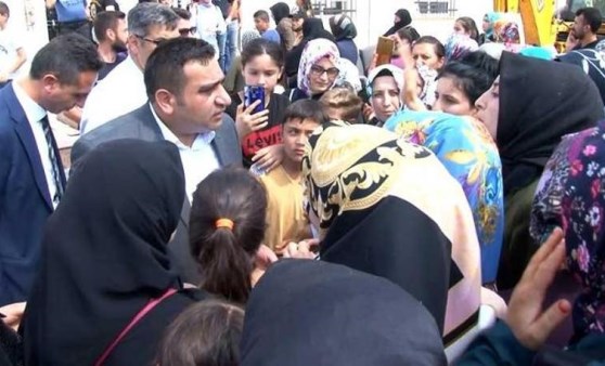 Sultangazi'de 'taşıma eğitim' protestosu