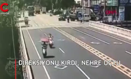 Kamyon köprüden nehre böyle uçtu