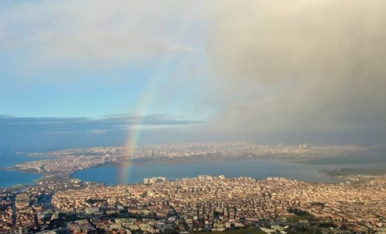 İstanbul semalarında dikkat çeken görüntü