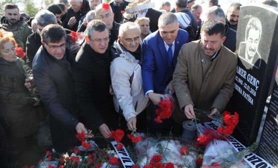 Kamer Genç mezarı başında anıldı... 