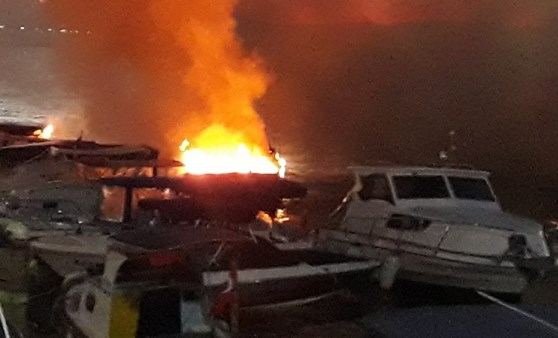 Kartal’da marinada 6 tekne alev alev yandı