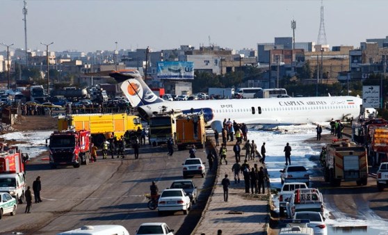 İran'da yolcu uçağı yola indi