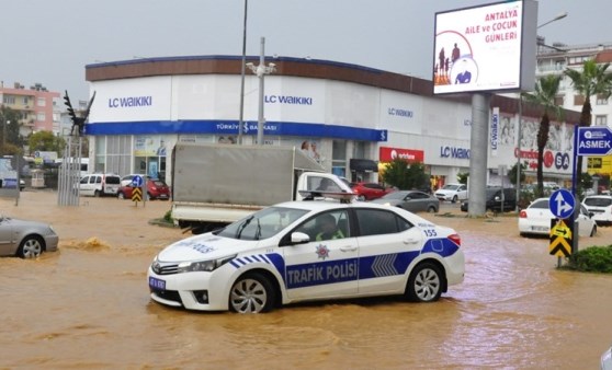 Antalya'da son 48 saatte metrekareye yüzlerce kilo yağış düştü