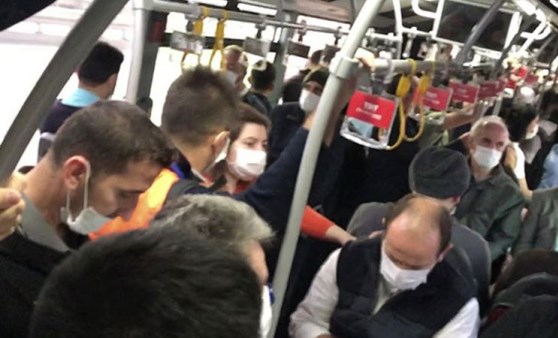 Metrobüsler yine tıklım tıklım