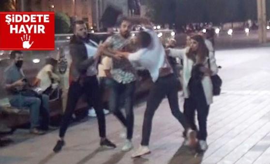 Taksim Meydanı’nda tekme ve tokatlı kavga kamerada