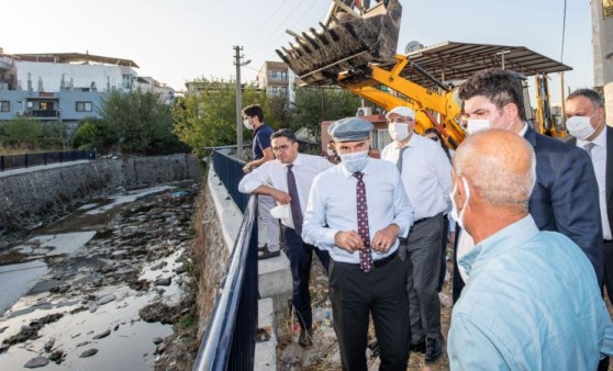 Başkan Soyer acil çözüm ekipleriyle sahada