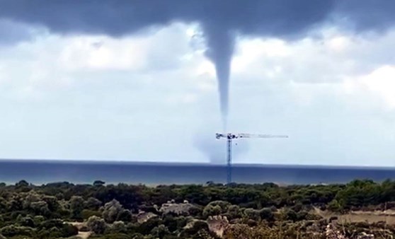 Patara'da peş peşe iki hortum endişe yarattı